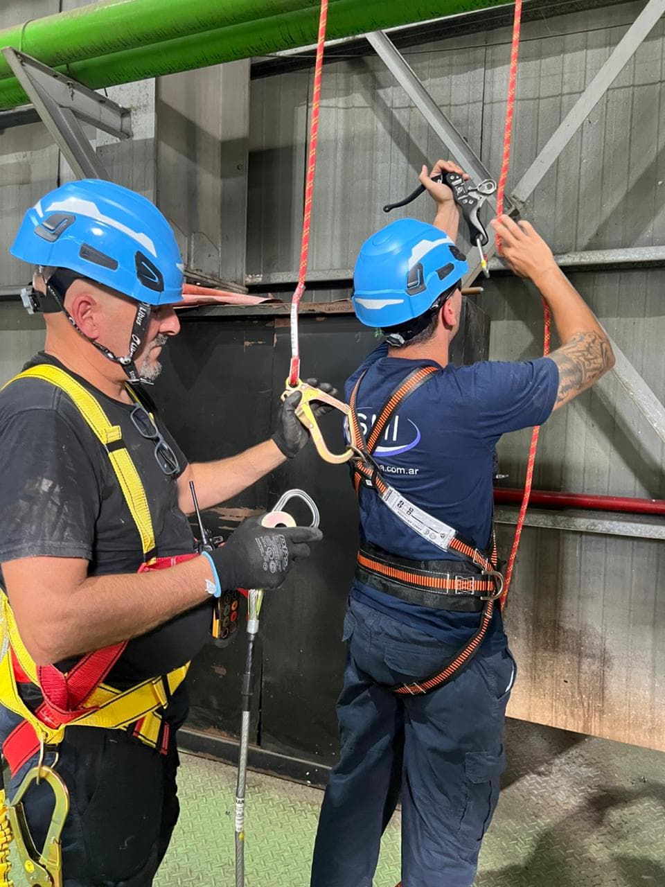 Seguro de arneses y cabo de vida - Asegurado de arneses y verificación de cabo de vida